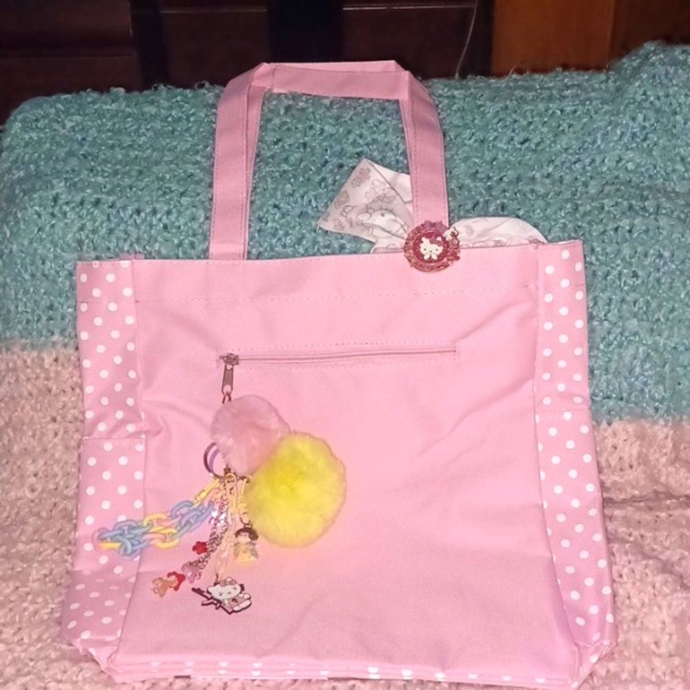 Pink Hello Kitty Bag with Ribbon 🎀 - Picture 4 of 13